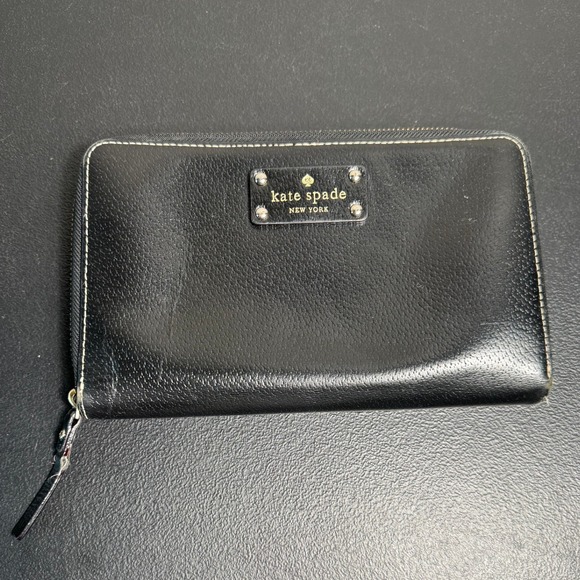 Kate Spade New York Handbags - Kate Spade Wellesley Neda Black Pebbled Leather Zip Organizer Wallet Card Holder